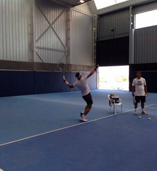 FOTO! Rafael Nadal trenira kljub poškodbi zapestja!