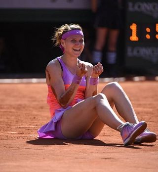 Odlična Lucie Šafarova in neuničljiva Serena Williams v finalu Pariza!