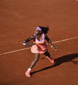 Serena Williams po zaostanku odpravila Viktorijo Azarenko! V Parizu tekmovanje moti dež!