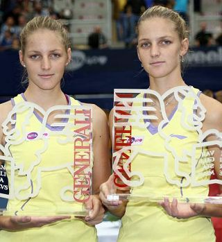 Karolina in Kristina Pliskova, prvi dvojčici z WTA naslovom v igri dvojic!