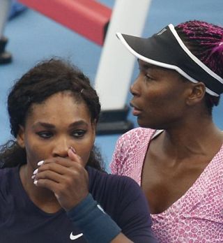 VIDEO! Jezna Serena Williams zlomila lopar, izpadla tudi Katarina Srebotnik!