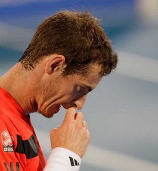 Andy murray se je vrnil po poškodbi in izgubil na ekshibiciji v Abu Dhabiju!