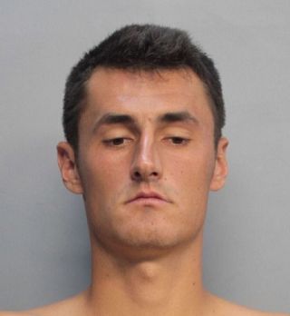 Bernard Tomic aretiran, ker ni hotel utišati glasbe!