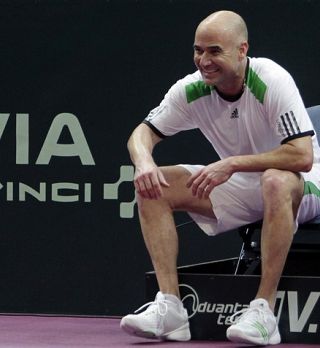 Agassi: 'Nole bo na Wimbledonu močen kot še nikoli!'