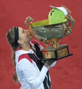 Št. 1 (Azarenka) v finalu Pekinga premočna za št. 2 (Šarapovo)!