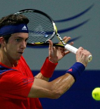 Bedene najprej izločil Južnija, nato pa brez možnosti proti Hjeonu