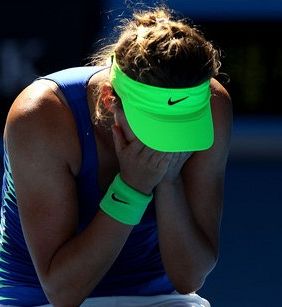 Azarenka in Šarapova v Melbournu za naslov in No.1; Polfinala sta trajala do minute enako