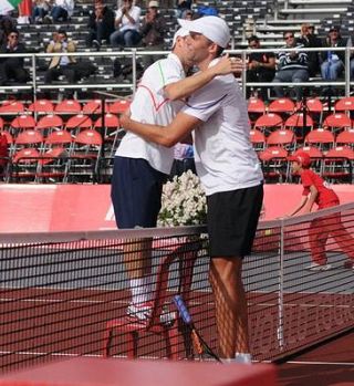 VIDEO! Majhni Dudi Sela prinesel stol in objel velikana Iva Karloviča!