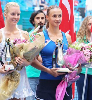 V Carigradu je do prvenca na WTA turneji prišla Lesija Curenko