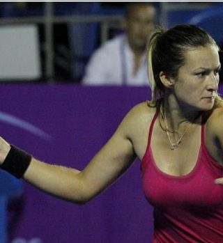 Jakupovičeva kot favoritinja izpadla v 2. krogu ITF-ja v Mehiki