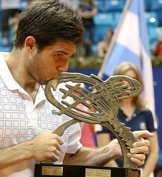 Delbonis v Sao Paulu prvič v karieri dvignil pokal zmagovalca!