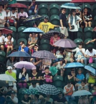 Sanjska polfinala na ATP turnirju v Šenzenu prestavljena na nedeljo