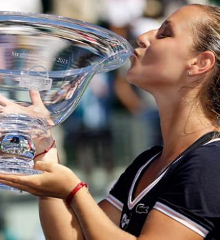 Cibulkova presenetila 4. igralko sveta Agnieszko Radwansko!