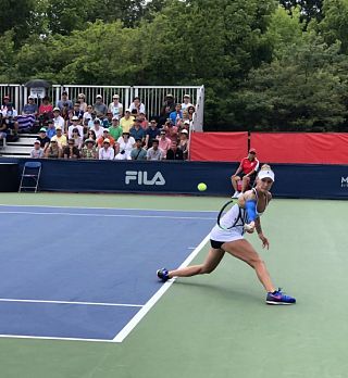 Polona Hercog z dvema zmagama v glavni del WTA Premier turnirja v Torontu!