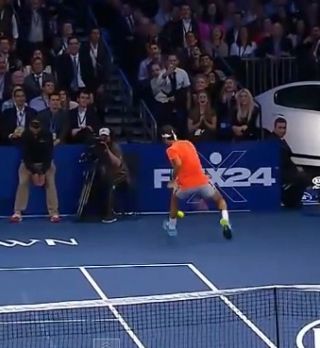 VIDEO! Federer in Dimitrov navdušila gledalce z udarcema med nogama!