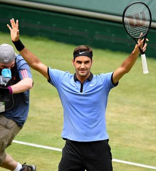 Federer zlahka počistil z branilcem naslova v Halleju