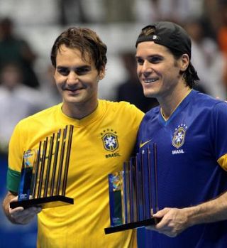 VIDEO! Roger Federer tokrat v brazilskem dresu premagal Tommyja Haasa!