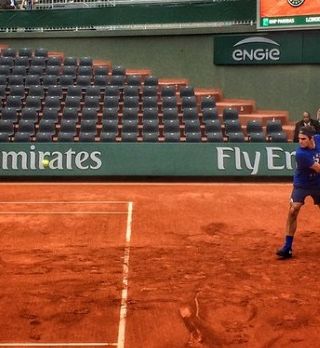 Federer trenira v Parizu, a napovedi niso najboljše