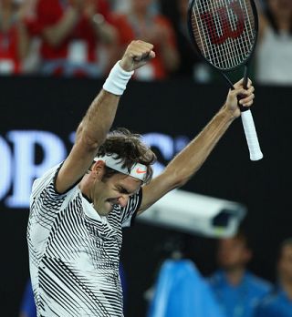 Teniški čarovnik iz Basla Federer zdržal nalet Wawrinke za veliki finale OP Avstralije