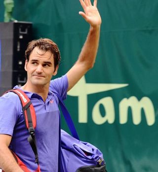 Potrpežljivi Federer preko kralja asov Karloviča v finale Halleja