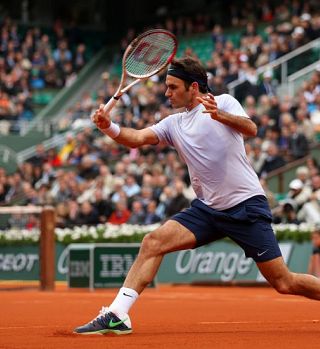 Federer rešil celo kožo proti razigranemu Simonu; Robredo piše zgodbo Roland Garrosa