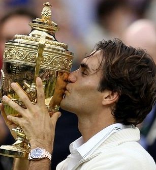 Neuničljivi Roger Federer! 7. zmaga na Wimbledonu ga postavlja za kralja tenisa!