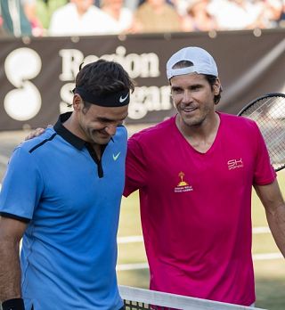 Federer na travi v Stuttgartu pokleknil proti Haasu, 302. igralcu sveta