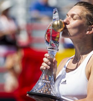 Simona Halep po težki borbi do naslova v Montrealu!