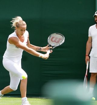 Hercogova preko polfinalistke Wimbledona 1999 čez 1. krog kvalifikacij Eastbourna