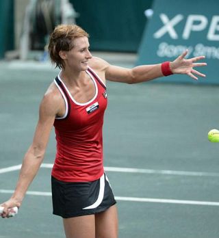 SUPER: Polona Hercog prvič v karieri premagala TOP 10 tenisačico in prišla v četrtfinale!