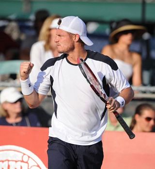 Hewitt v polfinalu Newporta; Laura Robson v četrtfinalu peščenega Palerma