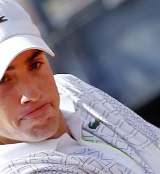 Isner na italijanskem  pesku izločil Wawrinko, Zverev utišal domačo publiko