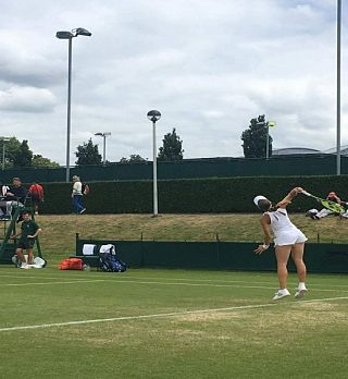 Kaja Juvan končala mladinski Wimbledon v 1. krogu