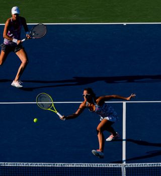 Slovenki v četrtfinalu Grand Slama v New Yorku. Izpad Juvanove med mladinkami.