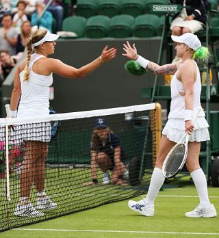 Presenetljiv izpad Angelique Kerber! Domača ljubljenka v naslednji krog