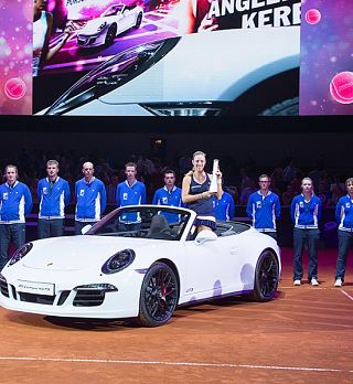 Angelique Kerber v finalu Stuttgarta premagala Wozniackijevo, dobila bogat ček in prestižnega Porscheja. Katarina Srebotnik izgubila v finalu dvojic!