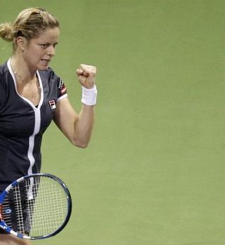 DOHA: Kim Clijsters kljub prometni nesreči pravočasno na igrišču, kjer je odpihnila Stosurjevo!