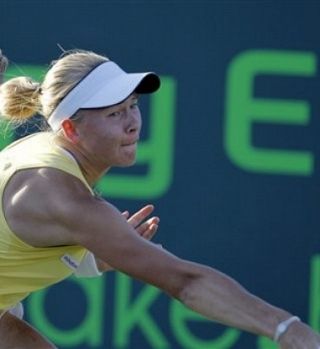 Johanna Larsson v 2. krogu Miamija šokirala Li Na!