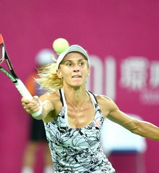 Lesija Curenko v WTA finalu Gvangžuja po trdi borbi premagala branilko naslova Jankovičevo