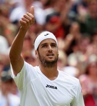 Lopez odpisal Roddicka v deževnem Wimbledonu!