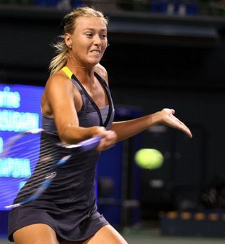 Na 2 milijonskem WTA turnirju v Tokiu začele tudi najboljše!