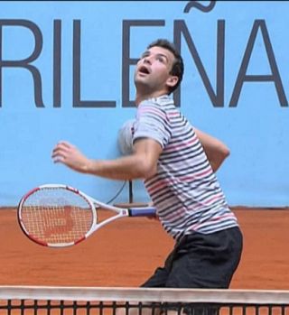 VIDEO! Dimitrov uspešno posnema svojega vzornika Federerja tudi pri udarcih med nogama!