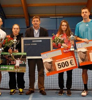 1. memorial Borisa Breskvarja v roke Roku Jarcu in Zali Dovnik