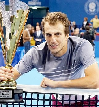 Teniška mrzlica v Bosni. Mirza Bašič zmagal na ATP turnirju v Sofiji.