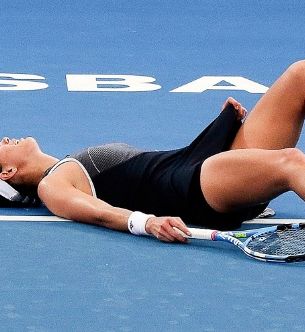 Muguruza se je poslovila v solzah, poraz Ostapenkove