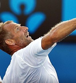 Thomas Muster še naprej preizkuša svoje sposobnosti proti mladcem!