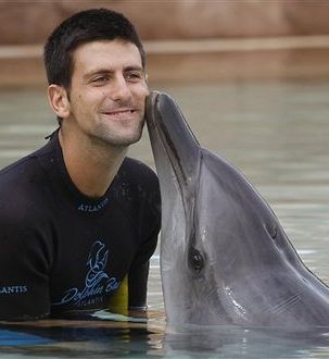 FOTO! Nole, Jelena in Marko božali delfine!