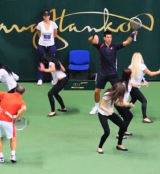 VIDEO! Novak Djokovič je v Bratislavi oponašal Sereno Williams!