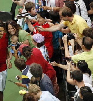 VIDEO! Roger Federer obvlada britje!