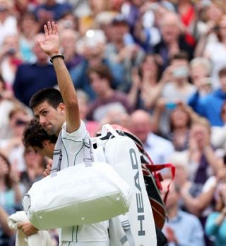 Djoković: ''Federer bo zasluženo številka 1, če zmaga!''